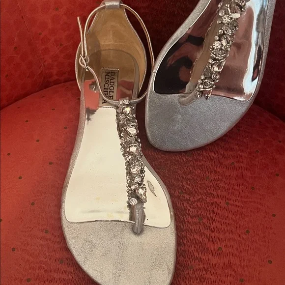 Like new BADGLEY MISCHKA silvertone sandals 7 1/2. $20 - Picture 2 of 8